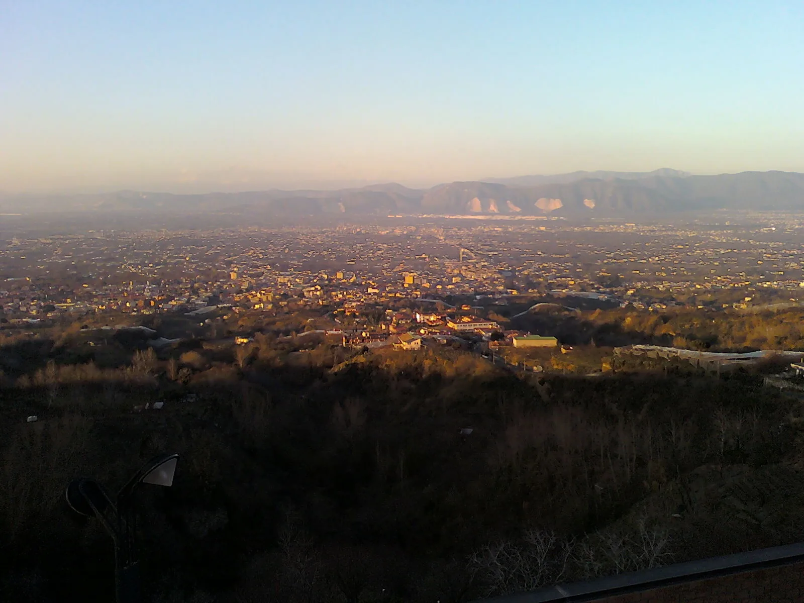 Il panorama della piana vesuviana vista da Somma Vesuviana, al crepuscolo