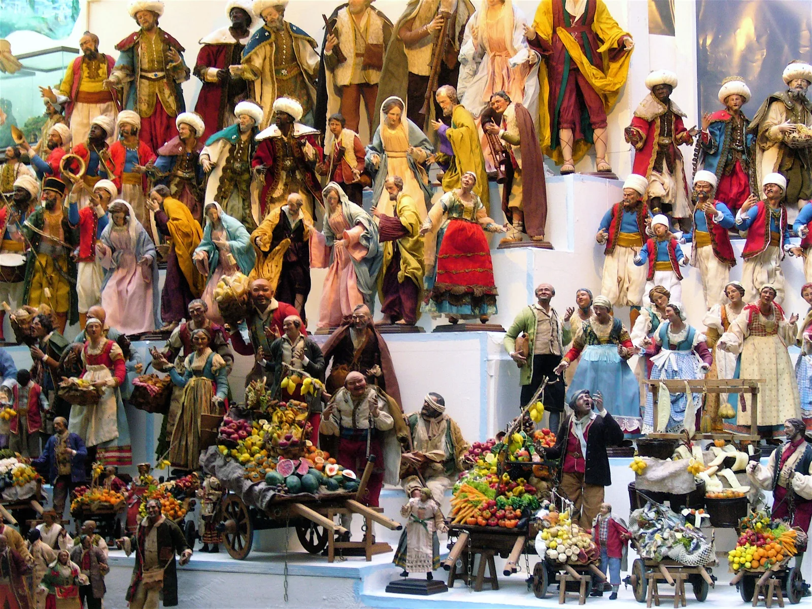 Le statuine dei pastori del presepe in una bottega di San Gregorio Armeno